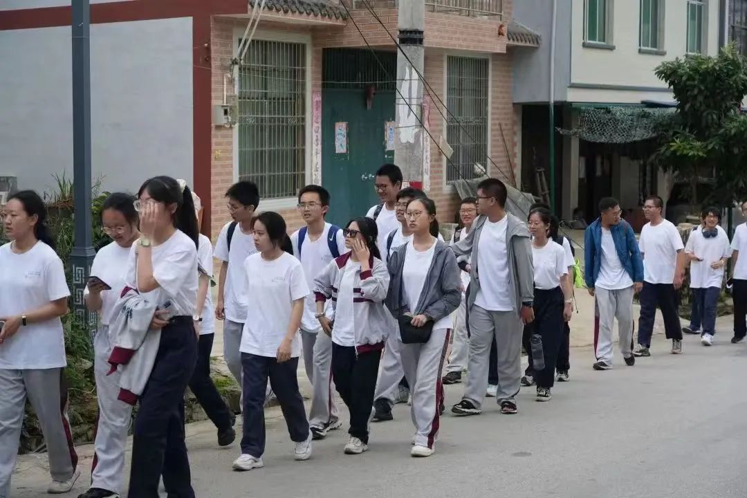 上海久隆模范中学“乡村医生项目”暑期研学走进云南大山