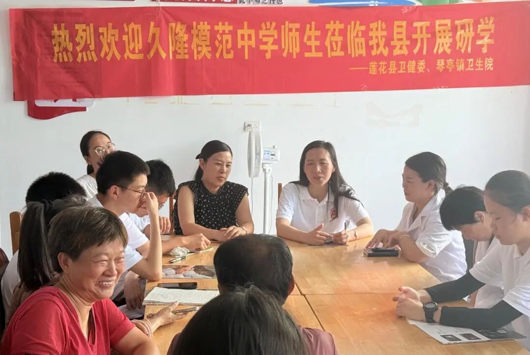 上海市久隆模范中学“红色之旅”走进江西乡村医生项目县