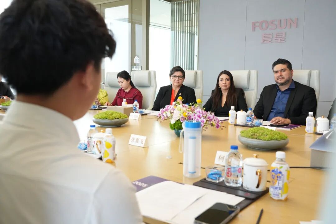 复星基金会向洪都拉斯捐赠500个“点亮滤水瓶”
