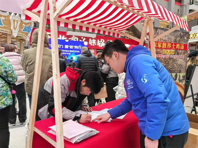百顶绒线帽传递温暖,共画党建“同心圆” 百顶绒线帽传递温暖,共画党建“同心圆”