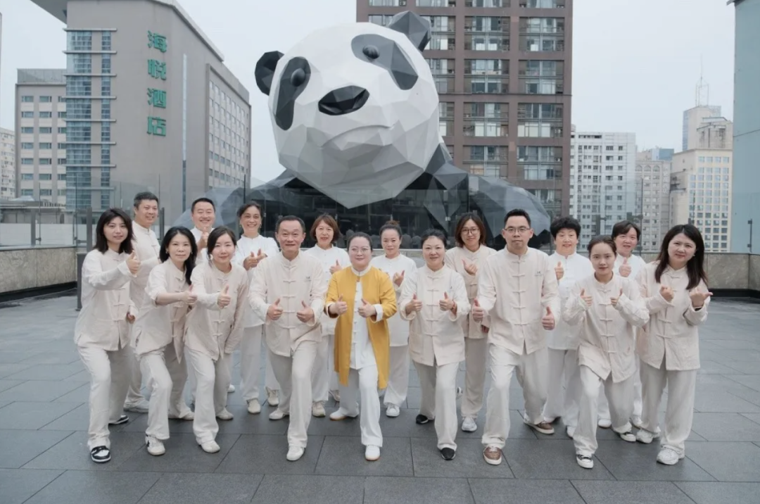 与银发族的“早T之约”：复星基金会携手渣打将太极公益带进社区