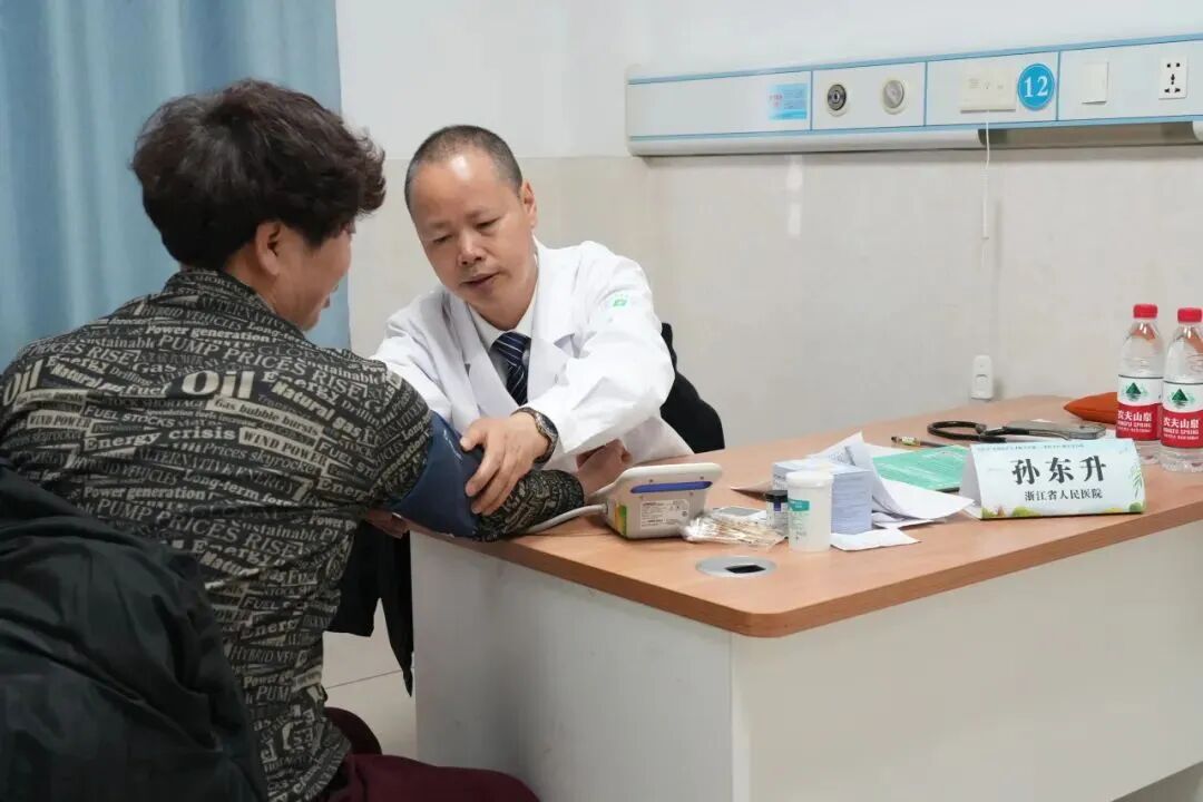 “名医下乡”浙江安吉行，16位专家开展义诊、带教公益活动