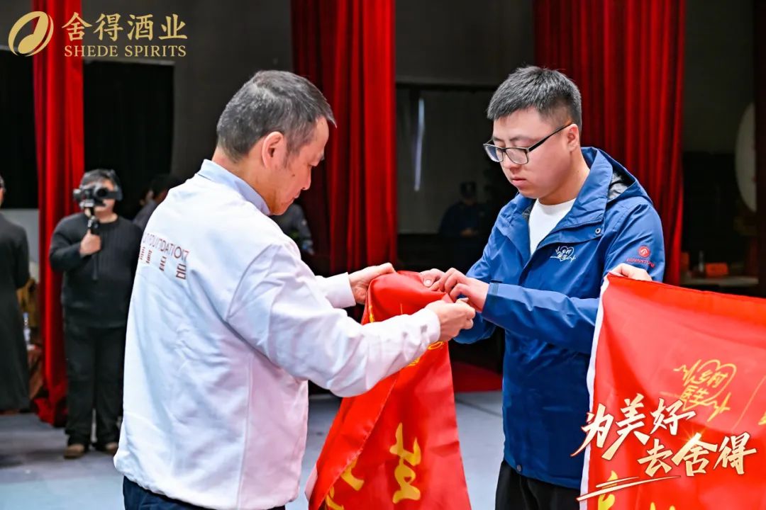 助天下 在路上 | 新年第一站：四川射洪，复星全球合伙人组团走访村卫生室 共话基层医疗发展