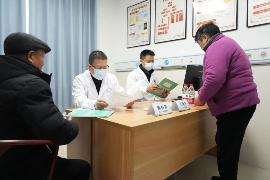 “名医下乡”浙江安吉行，16位专家开展义诊、带教公益活动