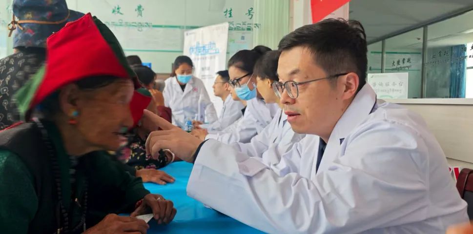 “优医相助-乡村医疗关爱公益行”走进西藏萨迦县