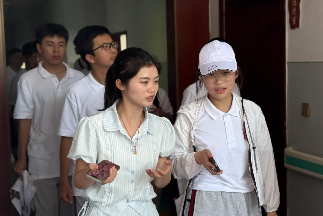 上海市久隆模范中学“红色之旅”走进江西乡村医生项目县