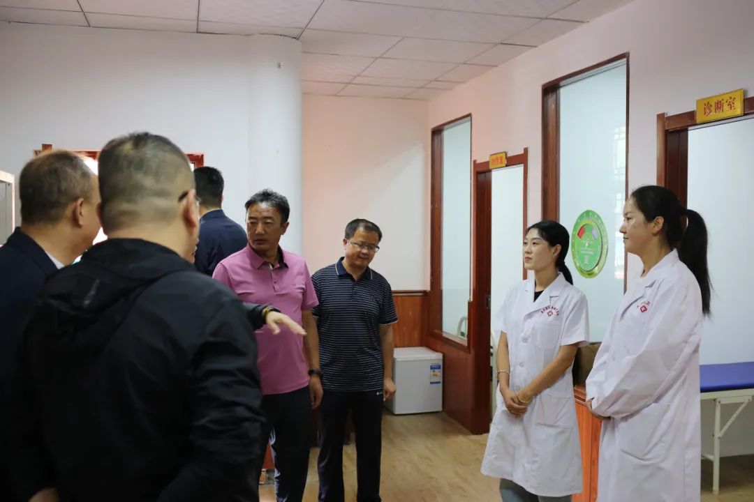 助天下 在路上 | 五年五赴，豫园股份、金徽酒持续助力甘肃卓尼基层医疗发展