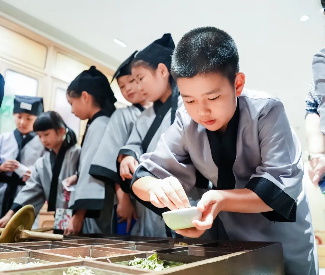 世界传统医药日 | 聚力慈善文化“五进”，小药师职业体验卡get