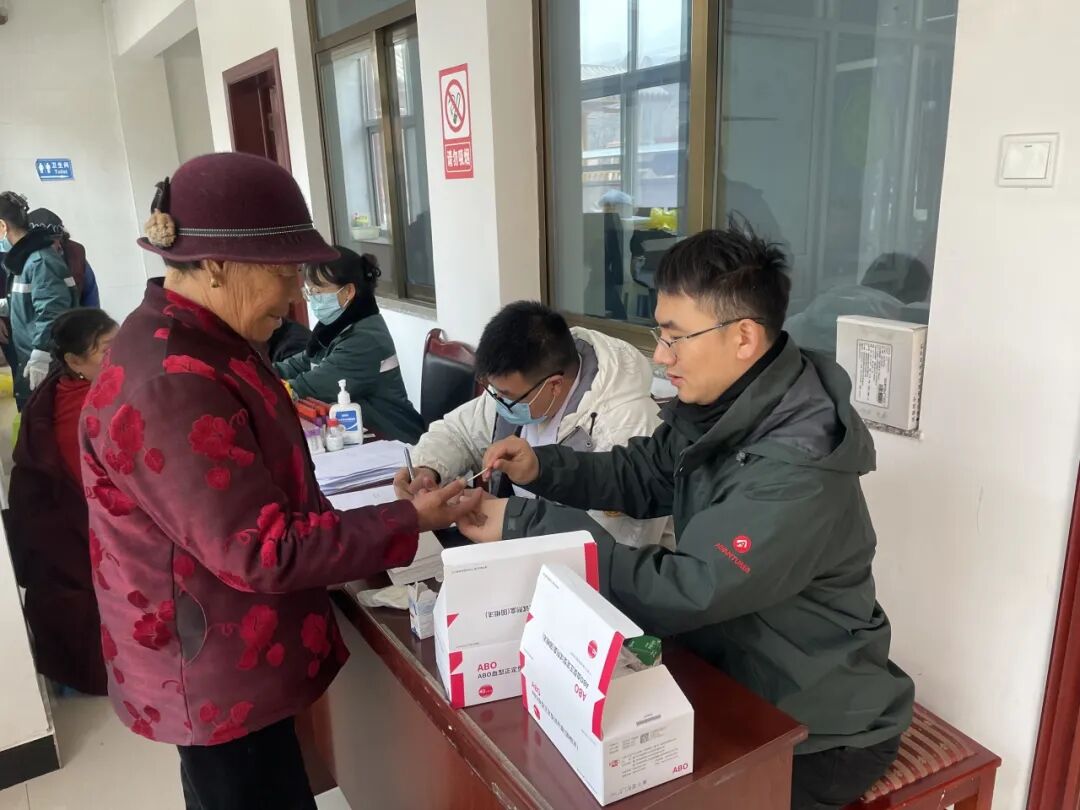 “编外搭子”永不掉线：乡村医生的守护，是一场没有终点的温暖接力