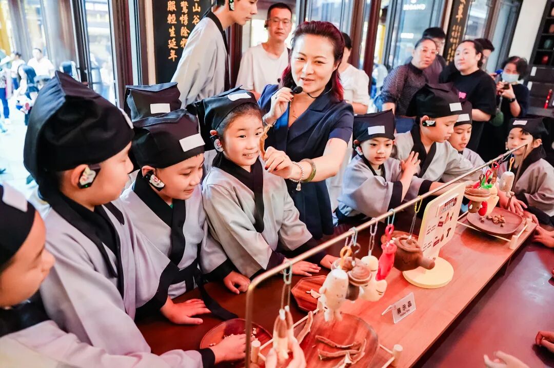 世界传统医药日 | 聚力慈善文化“五进”，小药师职业体验卡get