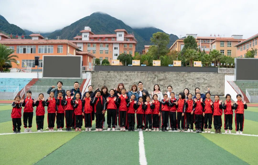 海拔4359米处的大凉山女孩，有了“走出去”的解法