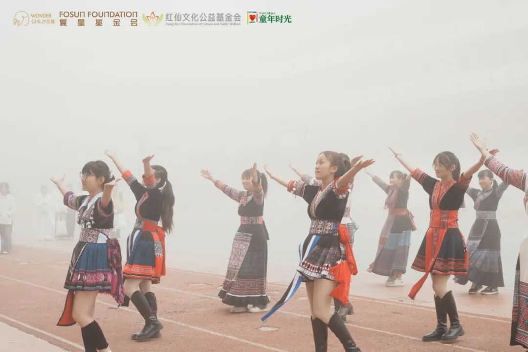 “女孩们生命灿烂，向阳而生” 关爱豆蔻公益行走进云南屏边
