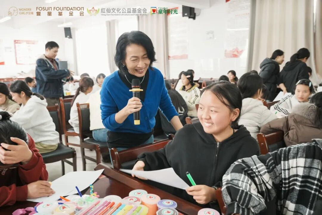 “女孩们生命灿烂，向阳而生” 关爱豆蔻公益行走进云南屏边