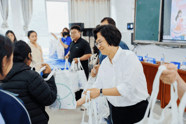 文化和自然遗产日｜“关爱豆蔻计划”走进云南怒江，护航边疆女童成长