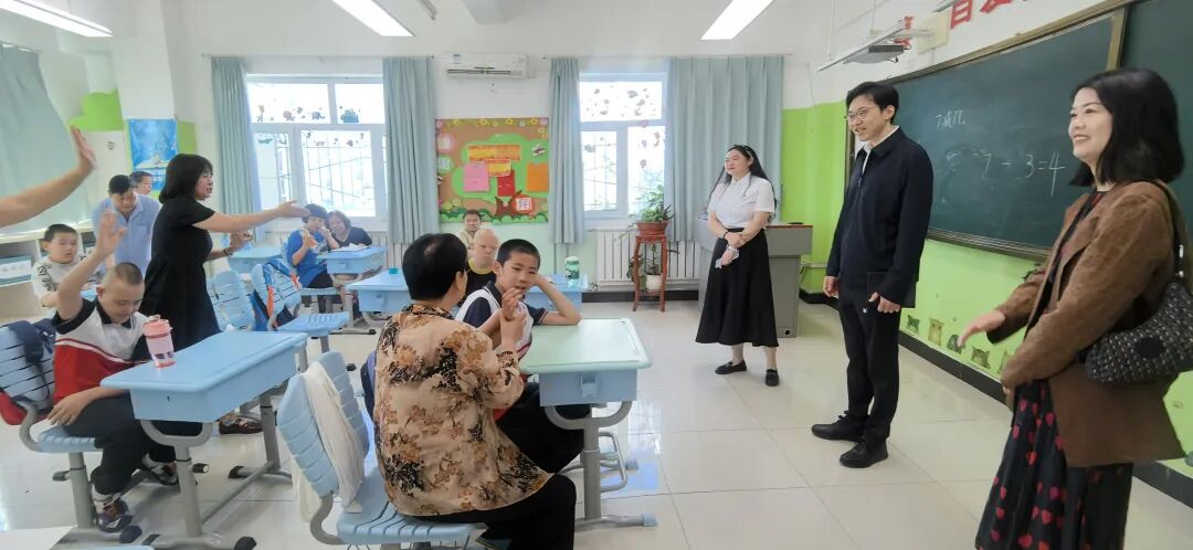复星基金会走访新疆克拉玛依特教学校，共探多元化帮扶举措