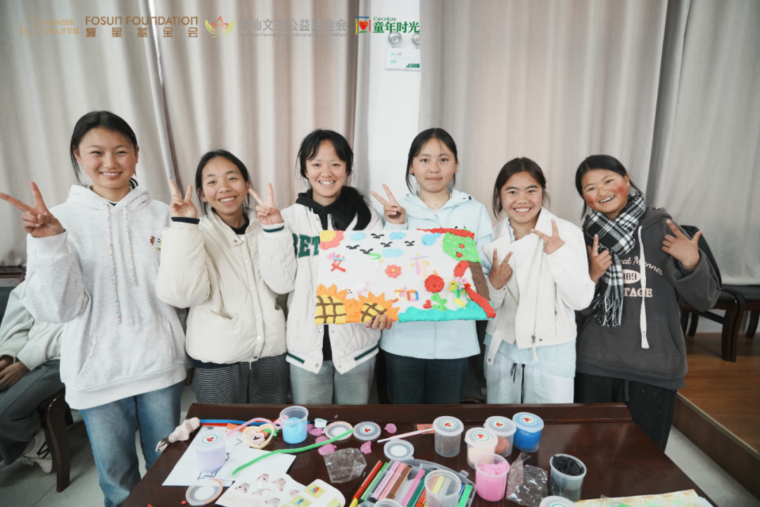 “女孩们生命灿烂，向阳而生” 关爱豆蔻公益行走进云南屏边