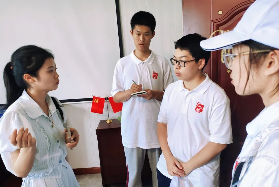 续说“我们的故事”,与久隆学子共赴成长 续说“我们的故事”,与久隆学子共赴成长